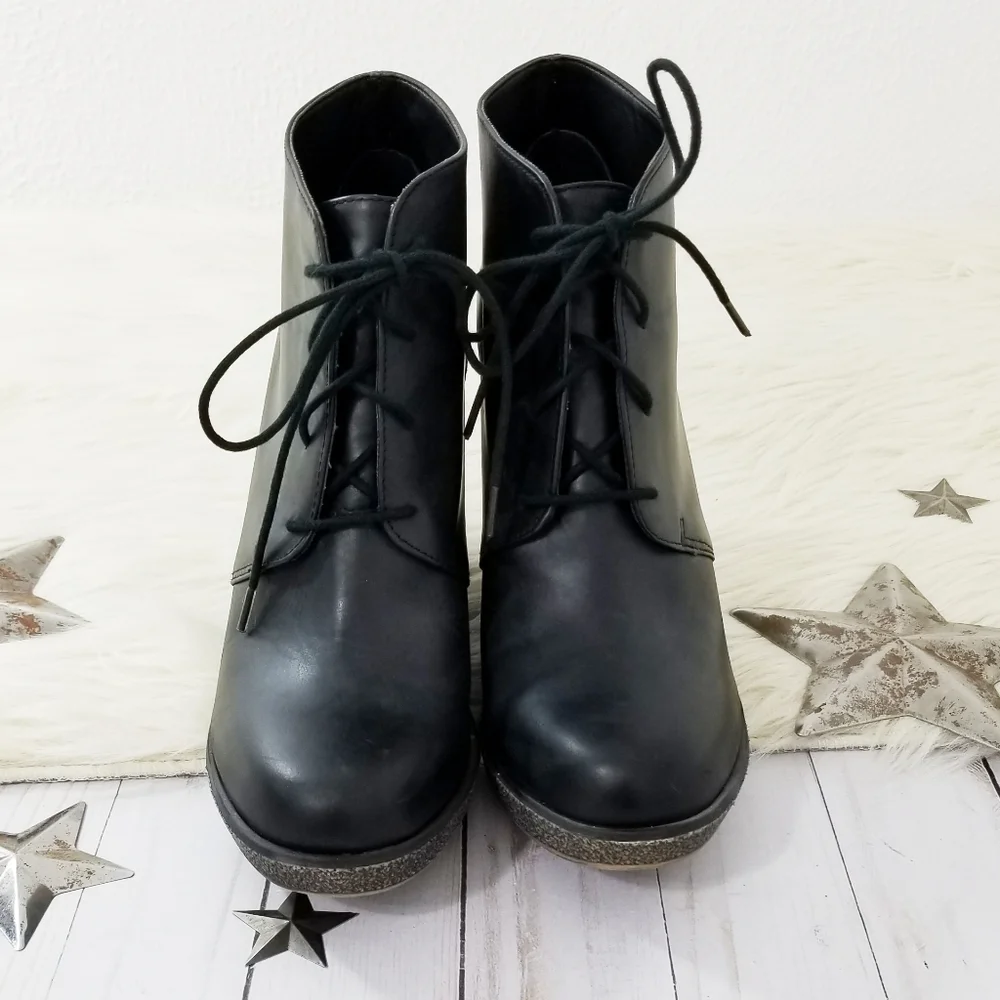 Kelsi Dagger Fortune wedge ankle boots black lace-up Women's Size 9.5